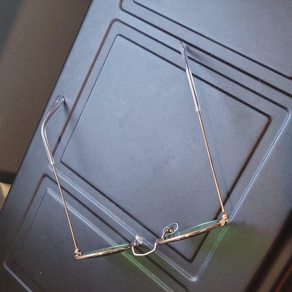 Gold Round Sunnies - Picture 2 of 9